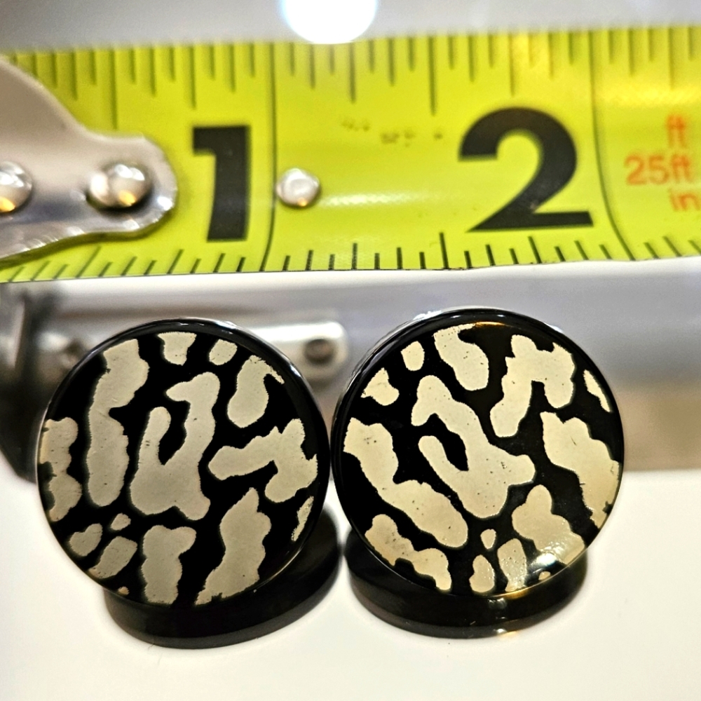 Vintage Black and White Clip-on Earrings - Picture 2 of 4